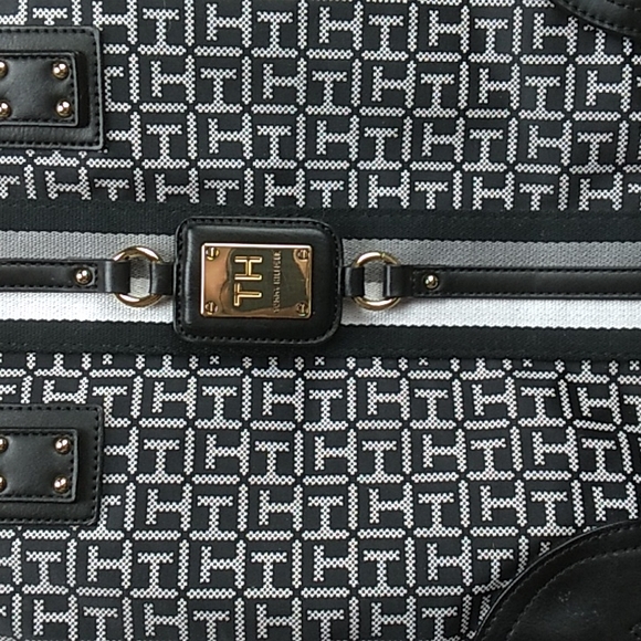 Tommy Hilfiger Purse in Black & White Never Been Used. Super Clean - Picture 2 of 12